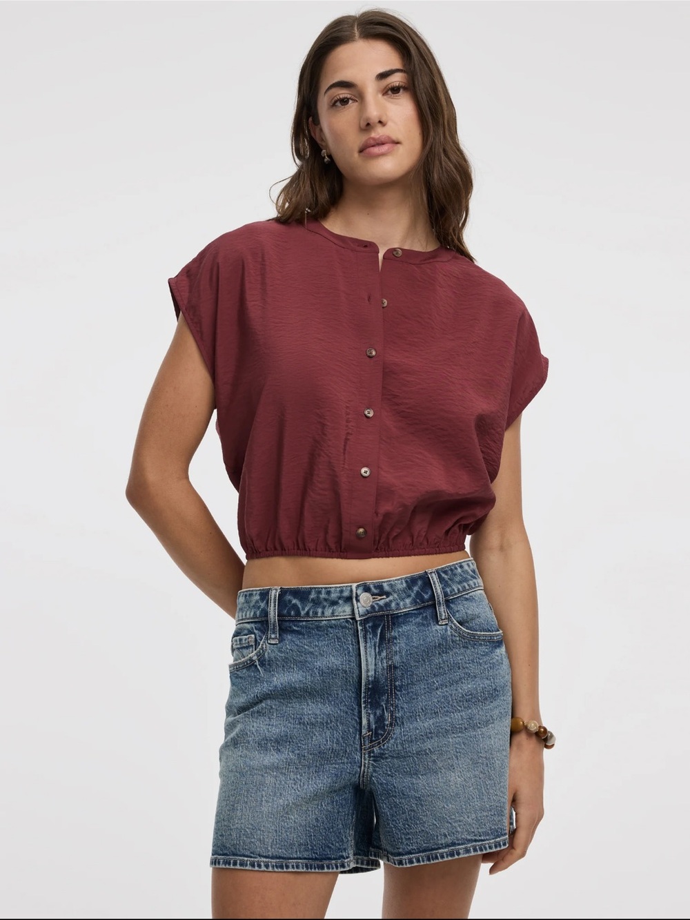 Reitmans Burgundy Button-Front Cropped Top